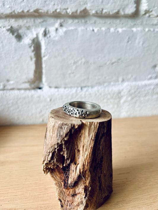 spotted signet ring